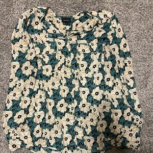 Blouse with green background and white flowers